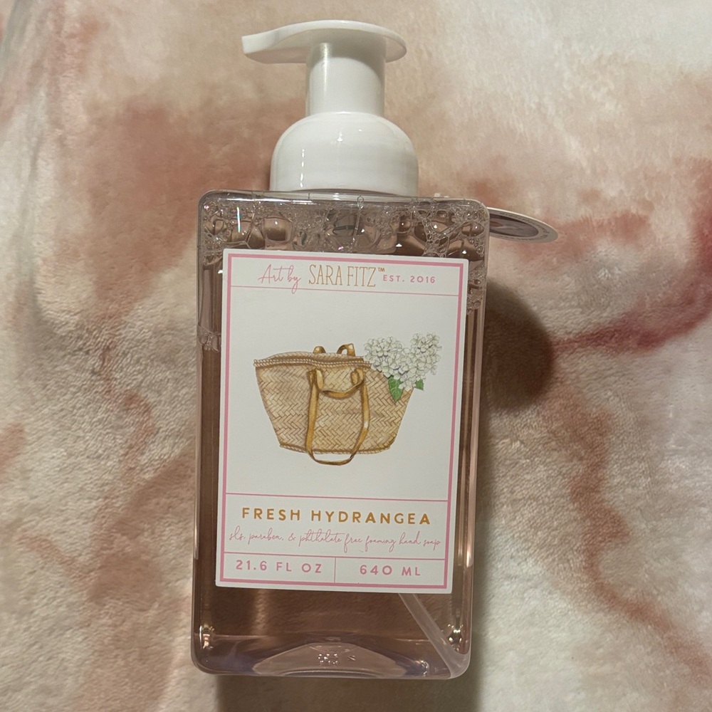 Sara Fitz Scented Fresh Hydrangea Hand Soap NWT 21.6oz